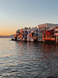 海边彩色建筑的美丽景致