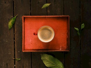 红盘 茶具 茶杯 托盘 绿叶 