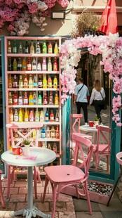 粉色浪漫花店外摆场景