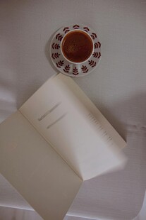 咖啡相伴的静谧阅读时光