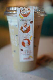 特色奶茶杯装饮品展示