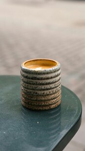 多彩堆叠陶瓷杯