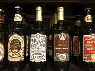 多样品牌酒品展示