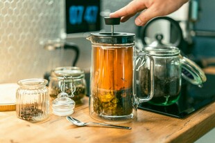 手冲 养生茶 茶具 木桌 冲泡