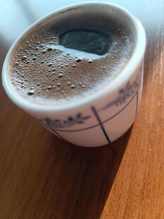 一杯香浓泡沫咖啡特写