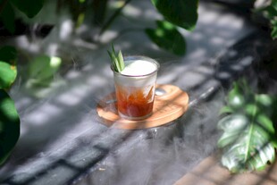户外清新茶饮特写