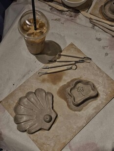 贝壳形状陶艺制作场景
