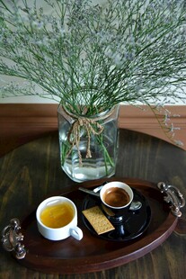 中式茶点与插花雅致组合