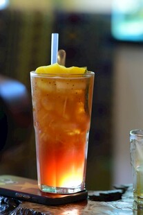 冰饮 橙子 柠檬片 吸管 玻璃