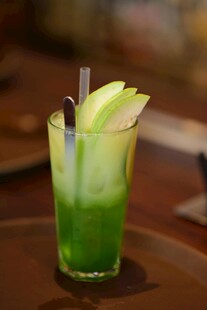 青绿色苹果鸡尾酒