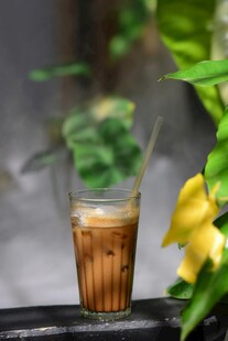 冰咖啡 绿植 杯子 饮品 窗边