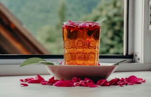 花茶 窗边 花瓣 杯子 惬意 