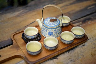 中式典雅茶具套装展示