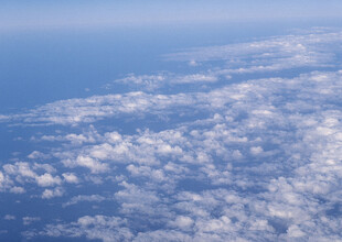 高空俯瞰云海美景