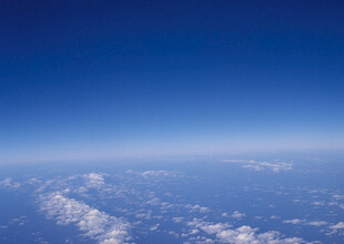 高空俯瞰云海美景