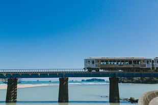 海边长桥的优美景致