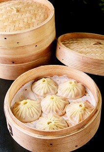 竹蒸笼里的美味小笼包