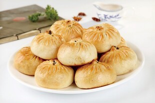 一盘美味的中式包子