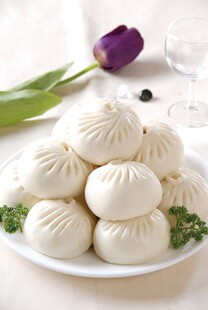 美味包子摆盘清新雅致