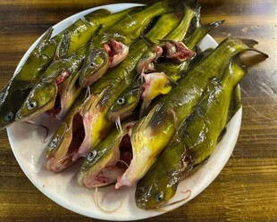 一盘新鲜黄颡鱼