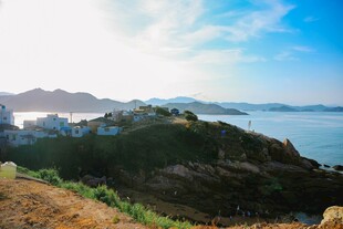 海边山峦美景