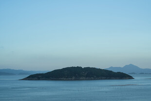 海上孤岛景色