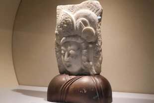 古代石雕头像艺术品展示