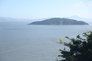 海上孤岛景色