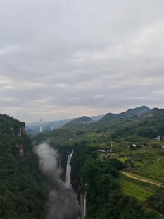 壮丽峡谷瀑布景观