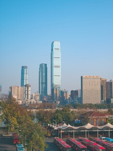 城市天际线中的高楼景观