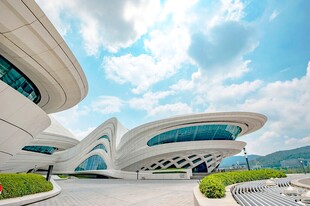 现代风格独特建筑外观