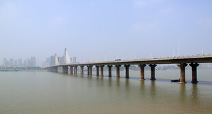 江上长桥横跨