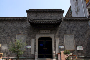 古朴中式传统建筑大门