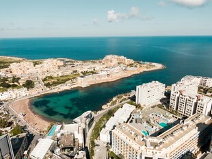 海滨城市俯瞰美景