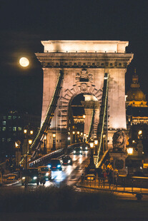 布达佩斯链桥夜景