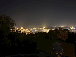 城市夜景俯瞰图