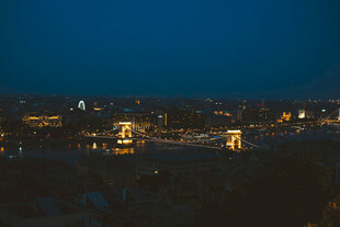 城市夜景俯瞰图