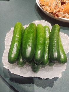 新鲜翠绿的嫩黄瓜