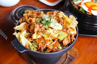 韩式牛肉石锅拌饭西餐美食菜品