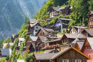 山间木屋村落自然美景
