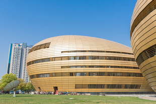 金色圆形建筑外观风采