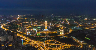 城市璀璨夜景俯瞰图
