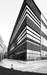 现代黑白风格建筑外观