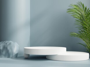 简约圆形展台与绿植搭配