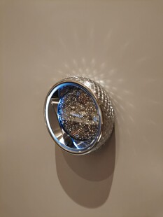 金属质感圆筒内装细碎物
