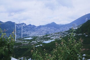山间城镇美景