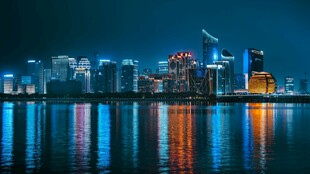 城市夜景水面倒影美景