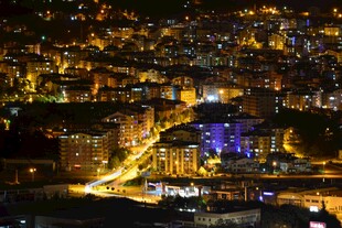 城市璀璨夜景俯瞰图