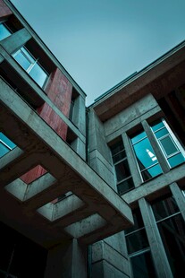 现代风格建筑外观特写