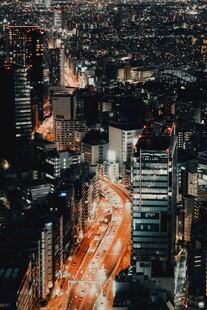 城市璀璨夜景俯瞰图